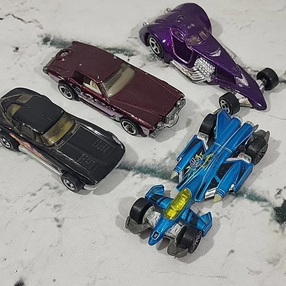 Hot Wheels Lot Of 33 Race Cars Hot Rods Trucks Die-Cast Vehicles Rolling Figures